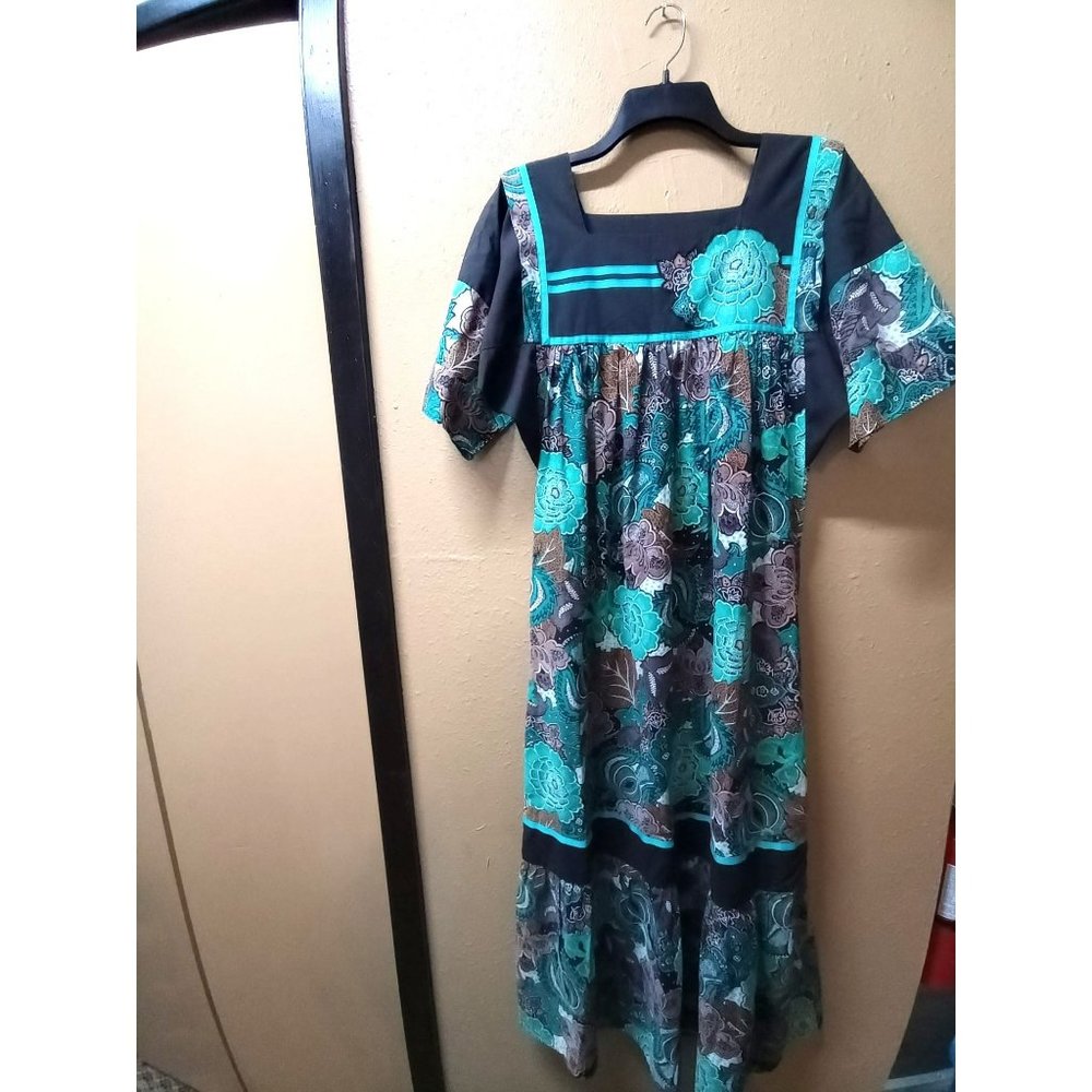 Carol Bennett Liberty house muu muu Hawaiian dress Maxi flair green floral tropi
